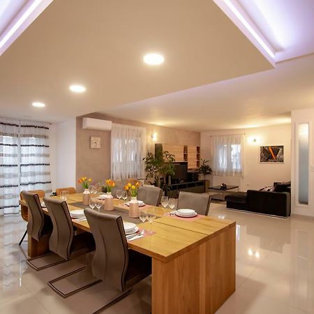 Apartman Nebo Pula Buitenkant foto