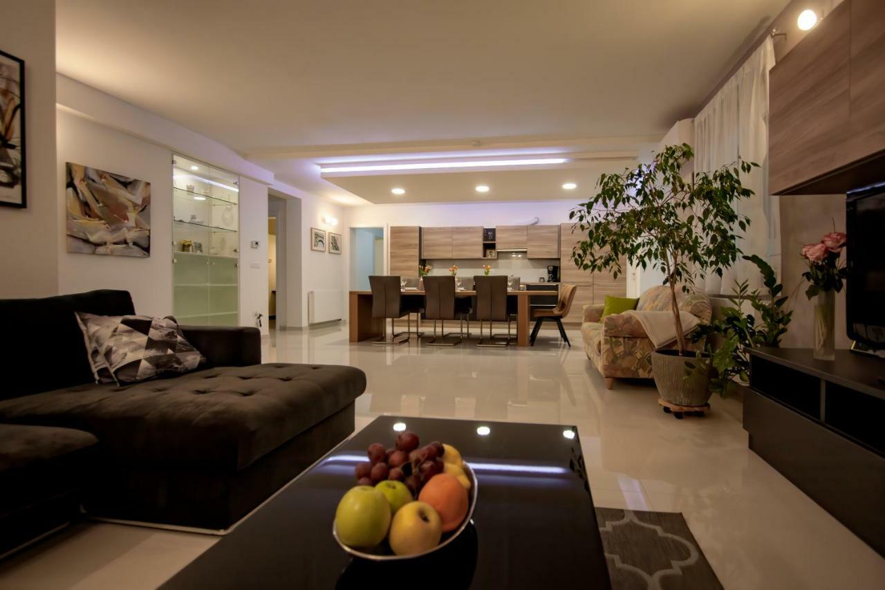 Apartman Nebo Pula Buitenkant foto