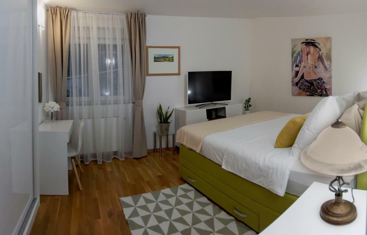 Apartman Nebo Pula Buitenkant foto
